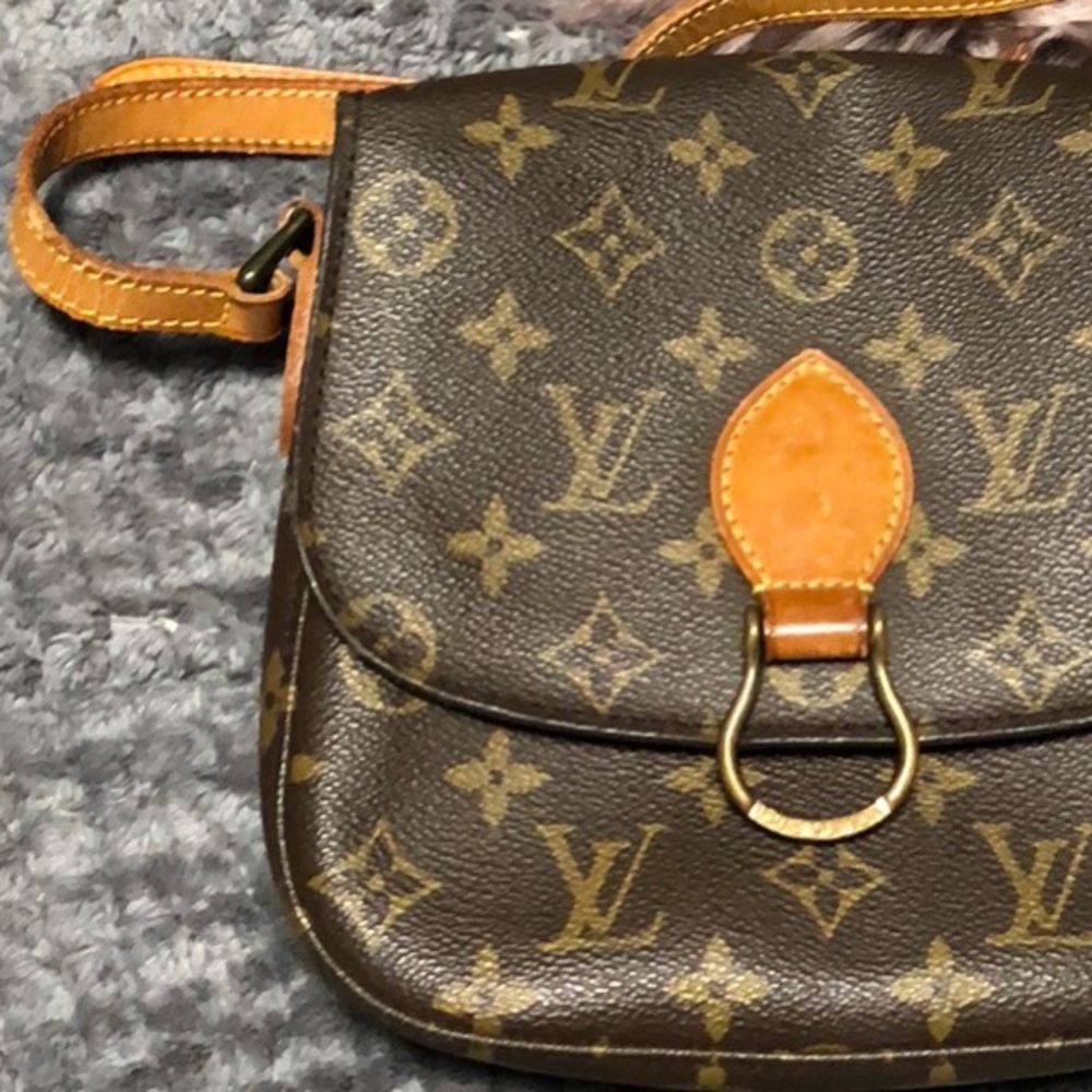 Pre loved LV St cloud. Sling bag